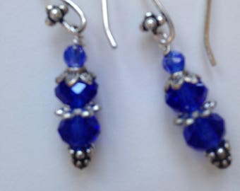 Cristal de Swarovski bleu et boucles d’oreilles argentées