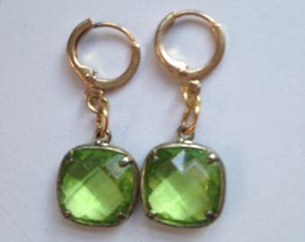 Pendientes de cristal facetado verde