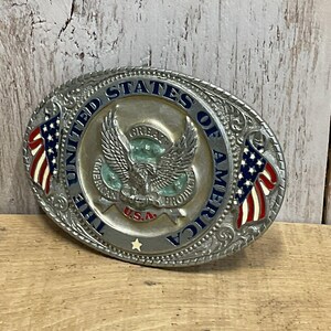 The United States of America Belt Buckle 1986 Mens Patriotic Goldtone Center