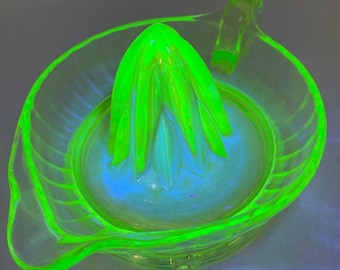 30s Juicer Citrus Reamer UV Reactive Vaseline Uranium Depression Era Glass