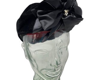 Floral Hat Cloche Black Red Band Woven Raffia Vintage 60s MidMod‎ MCM Floral Hat Cloche Black Red Band Woven Raffia Vintage 60s  main image 4