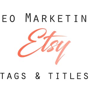 Puede incluir: Fondo blanco con el texto "SEO MARKETING" encima de un logotipo de Etsy de color coral y el texto "TAGS & TITLES" debajo. El logotipo de Etsy está en una fuente de escritura.