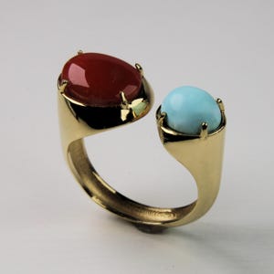 UP & DOWN ring in 18kt gold with turquoise and coral