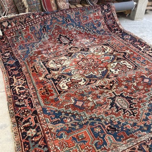 7&#39;4 x 9&#39;3 Antique rug with French Blue spandrels #2630 / 7x9 Vintage rug