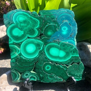 Superbe plaque de présentation en malachite de haute qualité