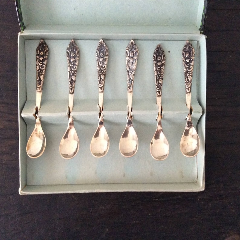 6 Antique Chased Indonesian 800 Silver tea Spoons in Box Continental Sterling
