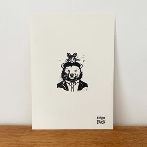 A5 linograbado artesanal “El oso y su amigo” - Marcador - Cartel infantil oso Linoprint - Ilustración animal humorística