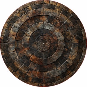 Puede incluir: Un suelo circular de piedra con un patrón concéntrico de piedras marrones y grises. El centro del suelo tiene un diseño decorativo.