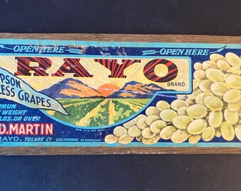 Vintage Wood Mounted Produce Label Wall Art: RAYO Thompson Seedless Grapes