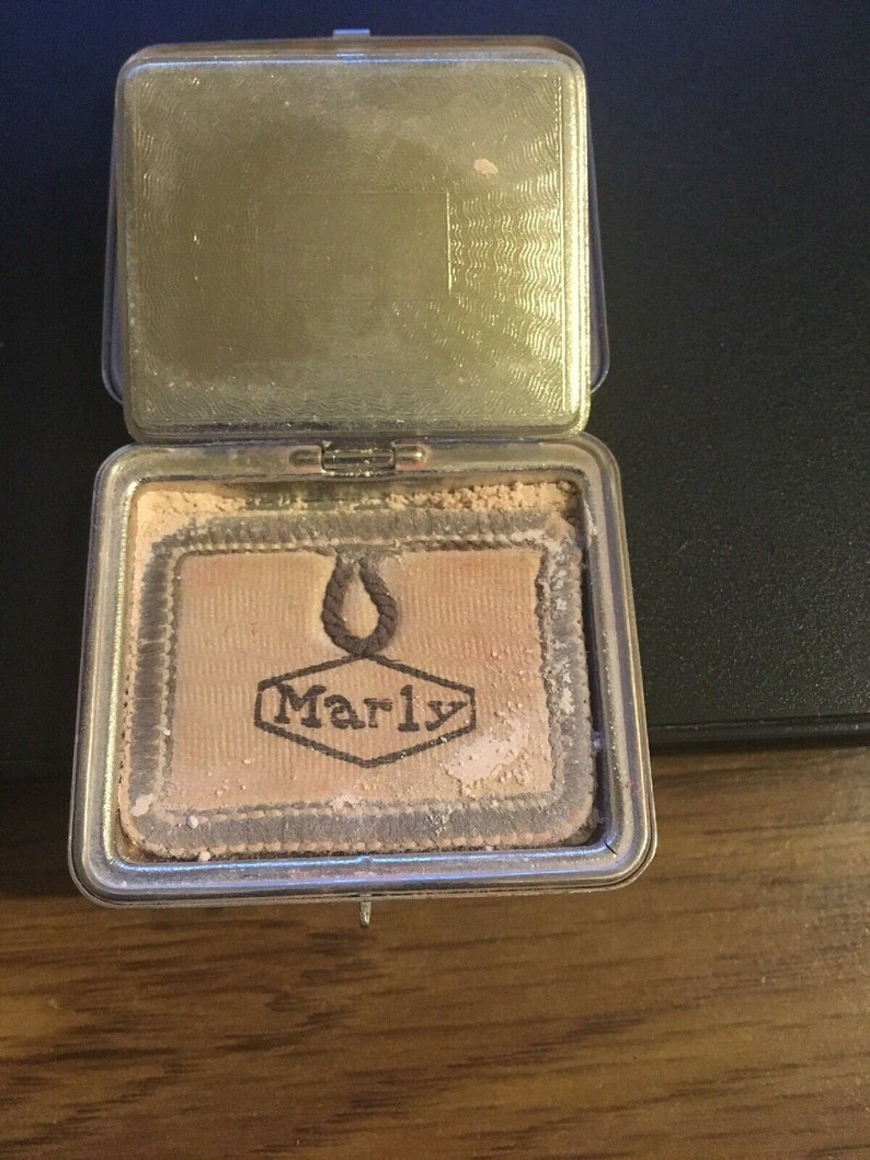 metal 1-12 x 2 Les Parfums Marly Rougepowder Mini Compact