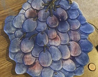 Vinage Italian Pottery decorative 8" Plate Grapes