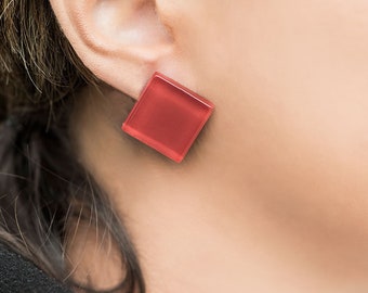 Rote Ohrstecker, Große Glas Ohrstecker, Moderne rote Ohrringe, Minimalist Ohrringe schlicht, Sterling Silber Ohrstecker bunt