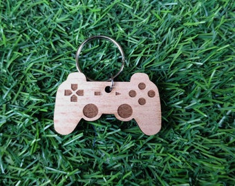 Videogame  controller keychain, Keychain gamer wooden, wooden keychain gift for him, gift for gamer husband, videogame art, gamer gift boy