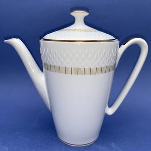 Dreamy coffee pot, Edelstein Bavaria porcelain, white with gold rim, decor 21435