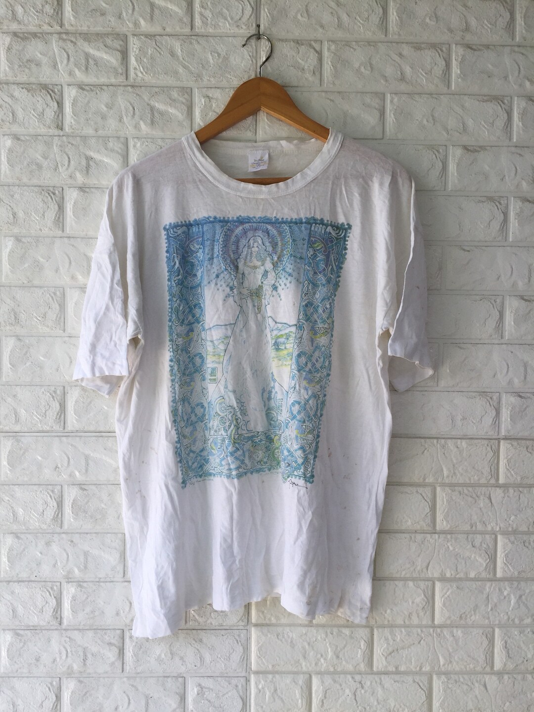 What is a Cap Sleeve T-Shirt: Defining Style and Comfort