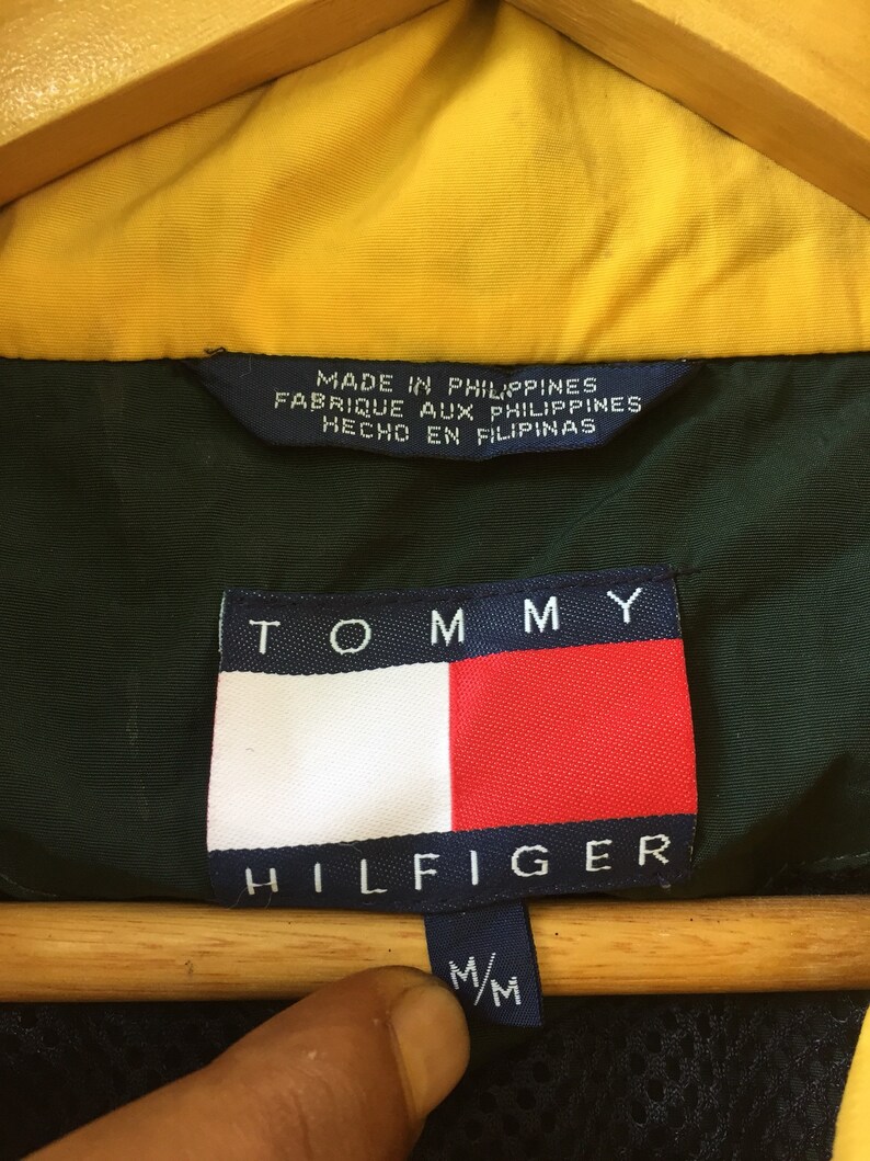 Vintage TOMMY HILFIGER Windbreaker Jacket Sz M Big Logo Spell Out ...