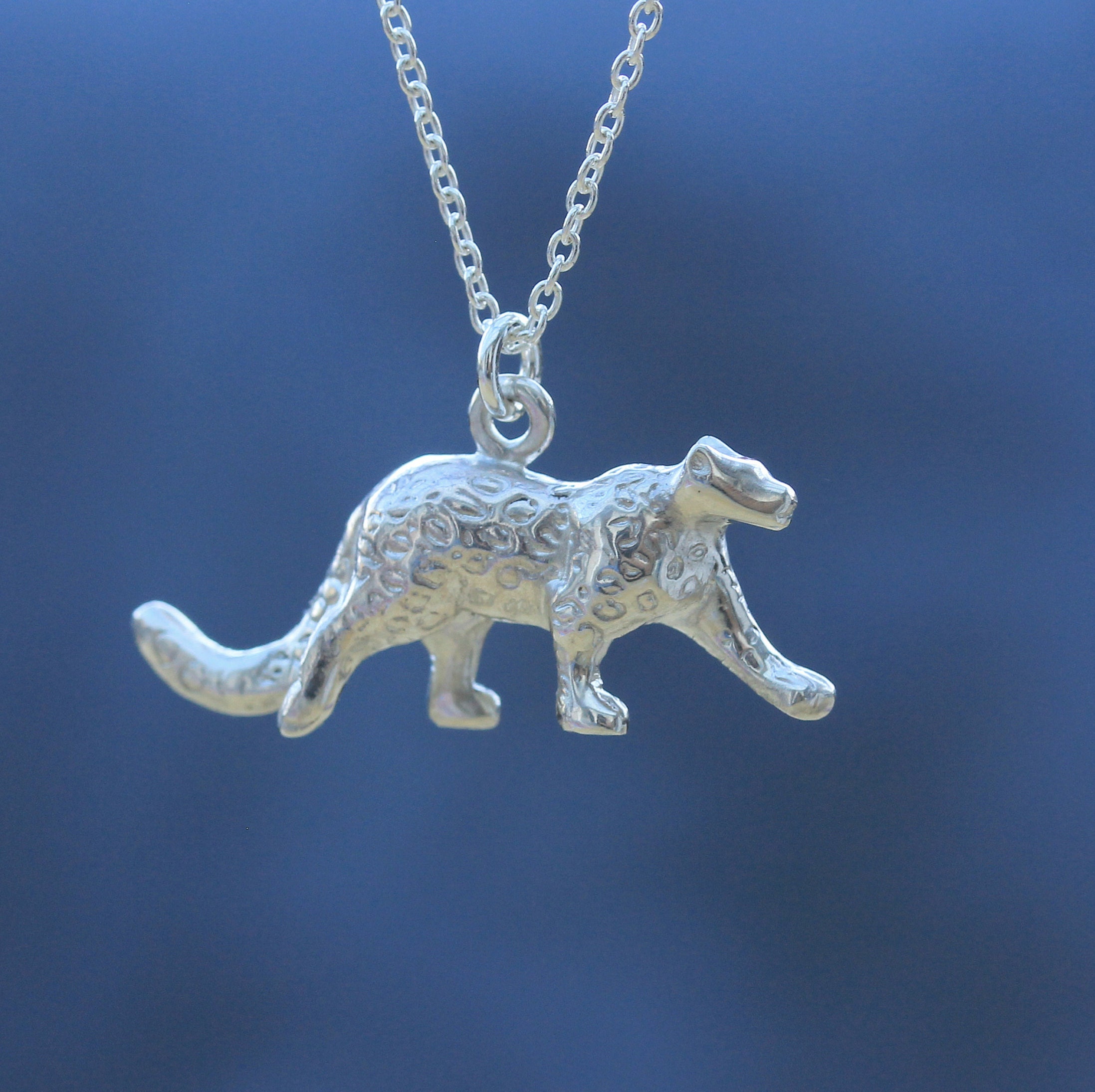 Snow Leopard Necklace With 20 Inch Curb Chain