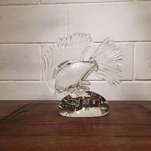 Large Fish sculpture in transparent Murano glass with manual engravings. Authentic made in Italy. Collectible Murano