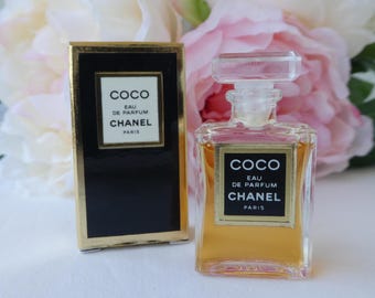 COCO CHANEL Miniatur - Eau de Parfum 4ml - Glasflasche, Hartplastikstopfen, verpackt, spritzen nicht sprühen. Chanel, Paris, Frankreich.