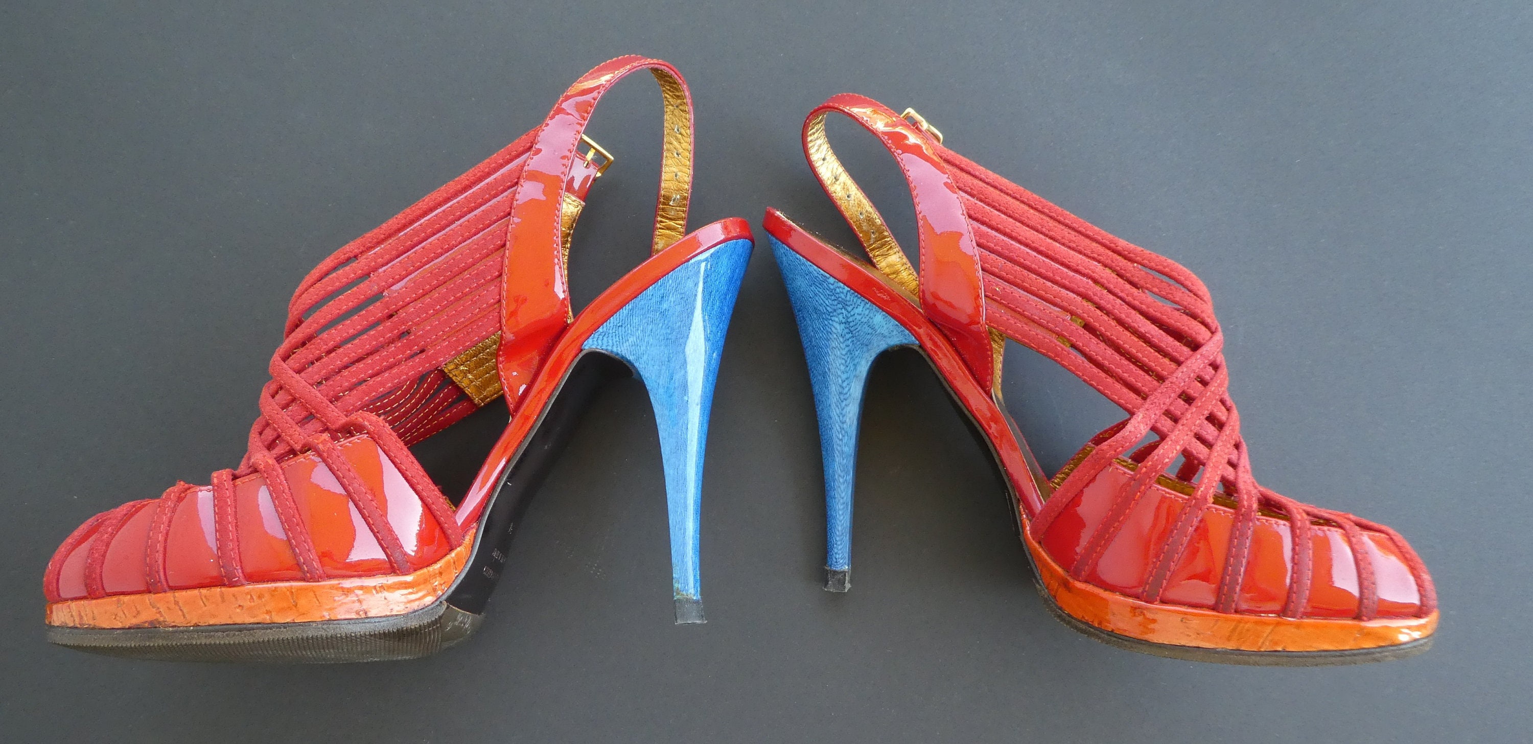 roberto　cavalliアンサンブル　イタリア製 ROBERTO CAVALLI, Italy. High Heels Slingbacks - Gold Footbed