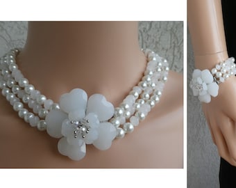 Prachtige BUTLER & WILSON Demi Parure - set parelwitte grote madeliefjes bloemen glaskristallen ketting en armband, roze doos, bruidssieraden.