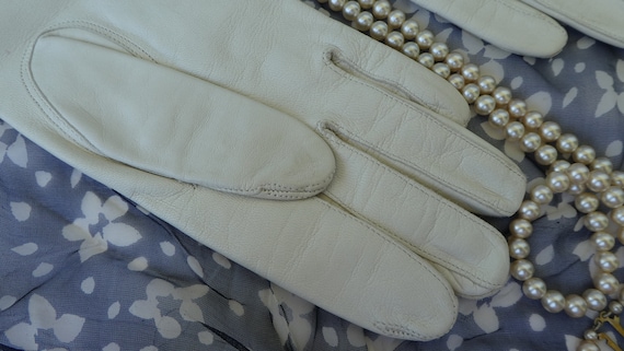 Classy Creamy White LEATHER Gloves, Size 7 1/2, F