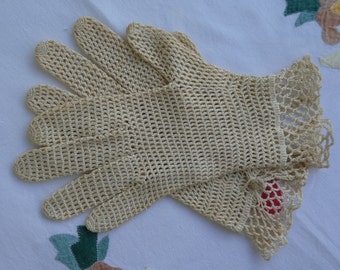 FRENCH Vintage Hand Crochet Gloves. Wrist Length, Wedding Bridal, Lace Evening Gloves, Downton, Tea Party . Button fasteners.