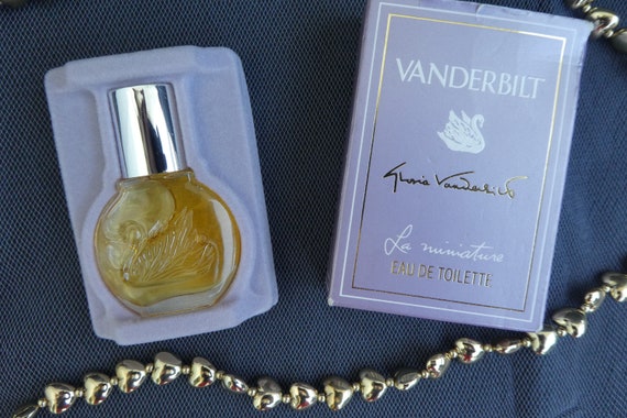 gloria vanderbilt perfume original