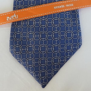 Classy HERMES Men’s Silk Necktie – Repeat Chain Motif, Dark and Light Blue. Luxury Hand Folded Silk Tie, Hermès, Paris, France.