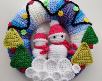 Christmas Holiday Wreath, Snowman, Christmas Lights, Trees, Festive Wreath. UK Crochet Pattern.
