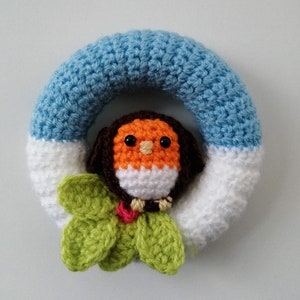Mini Robin Wreath UK Crochet Pattern. Digital File.