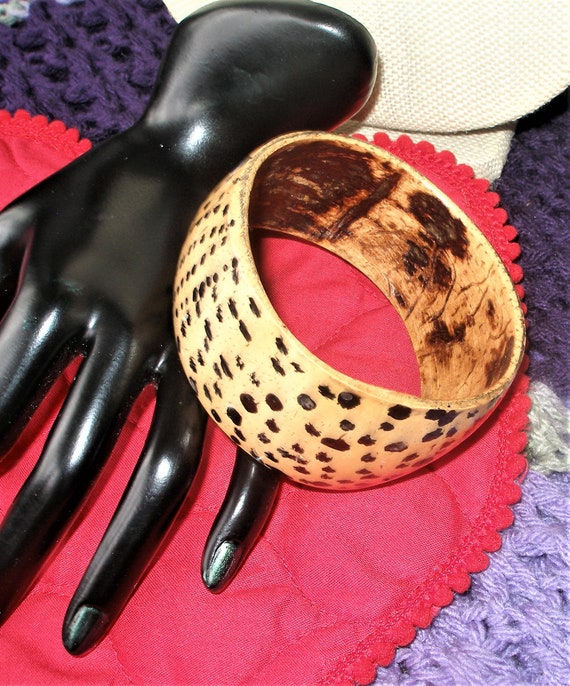 Hand Carved and Painted COCONUTSHELL BANGLE BRACE… - image 3