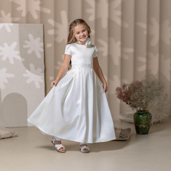 Vintage Style Lace Communion Dress: White Flower Girl Dress with Sleeves