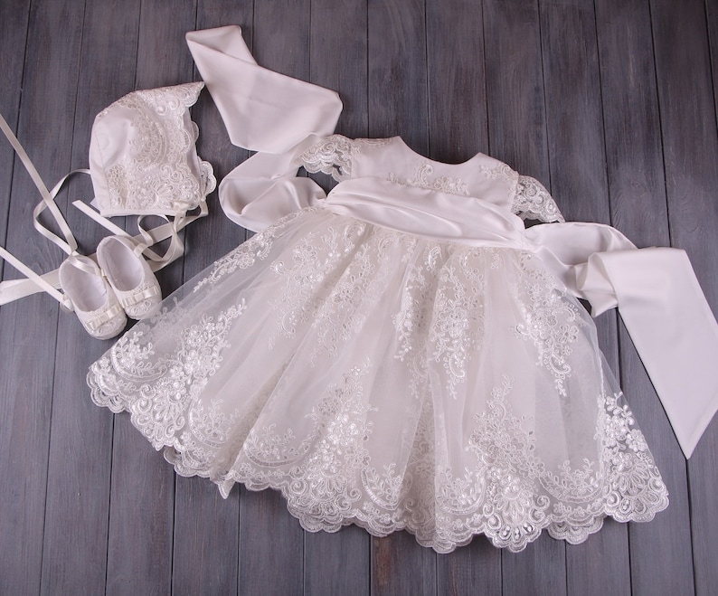Lace Christening Dress Set: Ivory Cotton Baptism Gown, Bonnet & Booties bild 6