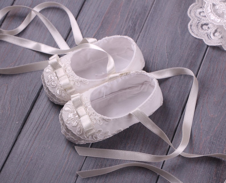 Lace Christening Dress Set: Ivory Cotton Baptism Gown, Bonnet & Booties bild 8