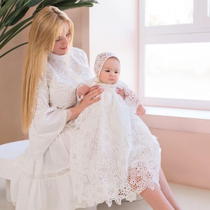 Abito da battesimo per bambina - Cuffietta - Scarpine - Bavaglino - Copertina, Abito da battesimo per bambina, Completo in pizzo per battesimo per bambina, Abito con benedizione per bambina