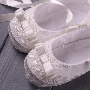 Lace Christening Dress Set: Ivory Cotton Baptism Gown, Bonnet & Booties bild 9