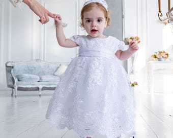 Abito da battesimo in pizzo: abito e cuffia per battesimo per bambina