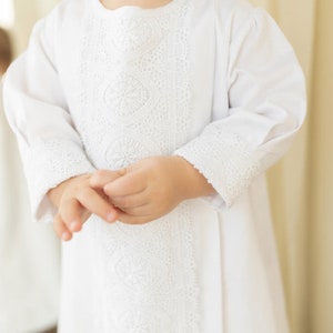 Robe de baptême unisexe Chapeau Chaussons, Garçon de robe de baptême, Robe de baptême de fille, Vêtements de baptême de bébé nouveau-né, Garçon de robe de bénédiction image 2