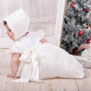Lace Christening Dress Set: Ivory Cotton Baptism Gown, Bonnet & Booties bild 3