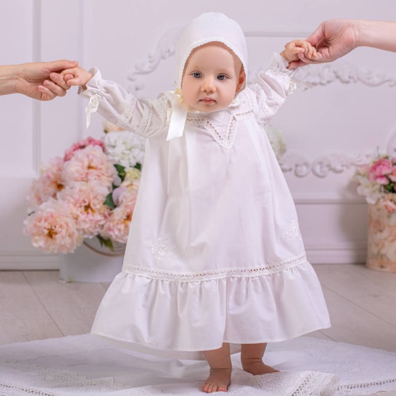 Vestido de bautismo para niña y gorro / Vestido de bautizo - Etsy México Vestido de bautismo para niña y gorro / Vestido de bautizo - Etsy México