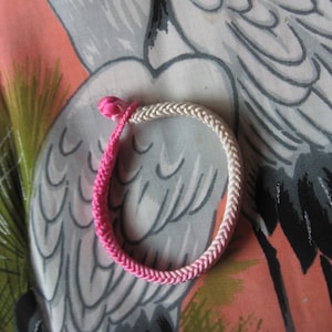 Armband, Seide, Kumihimo, pink/weiß, 16 cm Umfang, zartes Handgelenk, Seiden-Armband, geflochten, Handarbeit, Vintage, Japan, Geschenk