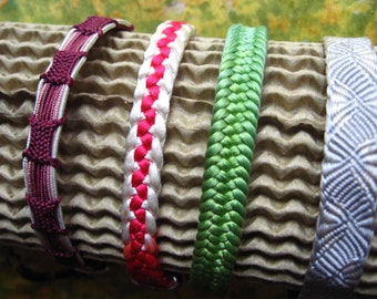 Bracelet, unique, travail tressé, soie, bracelet en soie, tressé, noué, Kumihimo, Haori-Himo, ancien/nouveau, différentes couleurs et longueurs