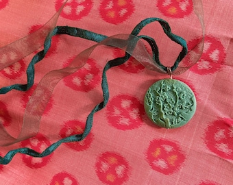Necklace, chain, gift! Chinese lacquer relief for Japan fans, green, Hanami, Sakura, cherry blossom branch, organza ribbon, kimono silk ribbon