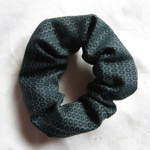 Geschenk f. Japanliebhaber, Haargummi, Zopfgummi, GRÜN, Kimonostoff, Hexagon, Bienenwabenmuster, Scrunchie, Unisex, SeideWolleMix, chouchou Bild 2