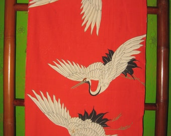 Kimono en soie, 140 x 33 cm, soie, ancien, matière, bricolage, tenture murale, peinture murale, grues volantes, oiseau, rouge orangé, presque une écharpe