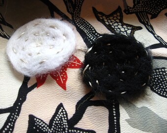 Brooch, handmade, black/grey, or white/grey, fairytale wool, merino wool, silk yarn, unique, handmade, felt brooch, silk stitches,
