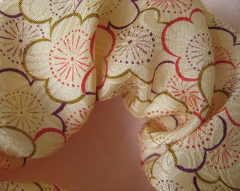 Gift for Japan lovers: hair tie, scrunchie, kimono silk, UME, cherry blossom, Chouchou, Japanese fabric