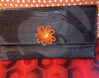 Täschchen, Kuvert-Clutch, Obiseide, gelackt, Clutch,schwarz-silbrig/orange/gold, Applikation, für festliche, formelle Anlässe, Unikat