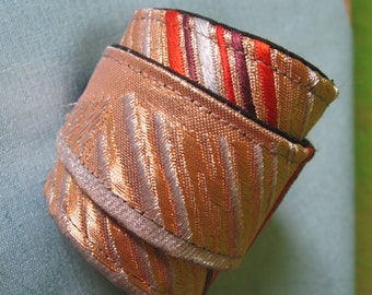 Bracelet made of silk brocade, wrap bracelet, silk, orange/cream/gold, textile bracelet, bracelet, textile bracelet, unique, silk cuff, bracelet